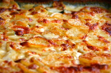 Root vegetable gratin recipe - goodtoknow Instant Pot Potatoes, Cheesy Potatoes Crock Pot, Root Vegetable Gratin, Vegetable Gratin, Thanksgiving Turkeys, Ham Casserole, Potatoes Au Gratin, Root Vegetable, How To Cook Ham