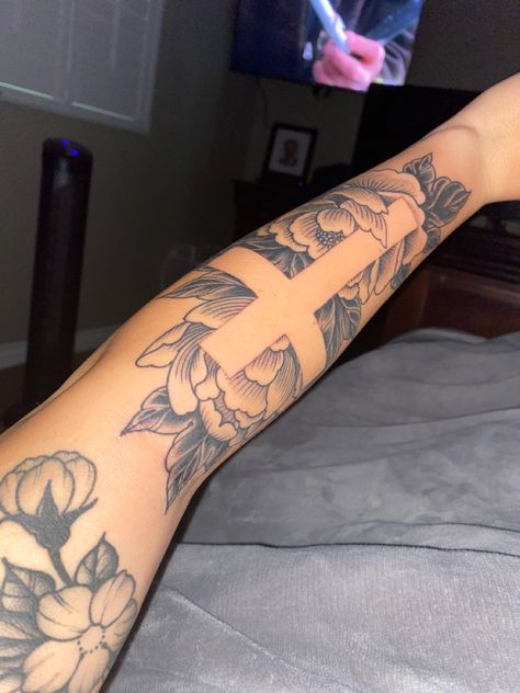 Patriotic Women Tattoos, God Sleeve Tattoos Women, Cross With Flowers Tattoo, Minnie Tattoo, Memorial Tattoo Ideas, Outer Forearm Tattoo, Around Arm Tattoo, Feminine Tattoo Sleeves, Pretty Hand Tattoos