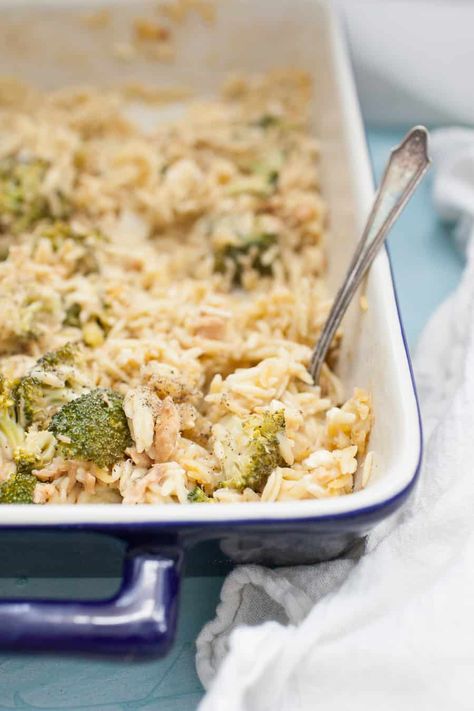 This quick Chicken Broccoli Orzo Casserole is the perfect weeknight dinner solution that you can throw together in a hurry. It has everything you need in it: orzo pasta, broccoli, feta cheese and chicken. It's made with cream of celery soup, broth and spices to bring everything together in 30 minutes! Broccoli Orzo Casserole, Chicken Broccoli Orzo, Meal Train Ideas, Orzo Casserole, Broccoli Orzo, Broccoli Feta, Chicken Celery, Chicken Wild Rice Casserole, Pasta Broccoli