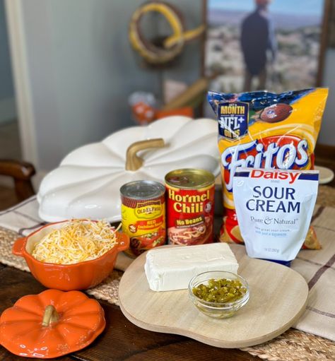 If you are obsessed with dips you have to try this easy Frito Chili Cheese dip! Its scrumptious and makes for the perfect game day dip. Trust me, this is one Frito Pie Dip, Frito Dip, Game Day Dip, Crazy Busy Mama, Frito Chili, Cream Cheese Enchiladas, Chili Cheese Dip, Pie Dip, Chili Cheese Dips