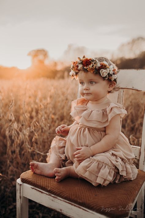 Cute Fall Photoshoot Ideas, Photoshoot Ideas For Baby, Fall Photography Ideas, Fall Photoshoot Ideas, Photo Bb, Baby Birthday Photoshoot, Toddler Photoshoot, 1st Birthday Pictures, 1st Birthday Photoshoot