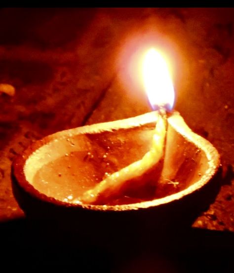 Deepam Lamps Lights, Indian Oil Lamp, Literature In English, Candle Photography Dark, Happy Deepawali, Karthigai Deepam, Rangoli Side Designs, Happy Diwali Images, Happy Navratri Images