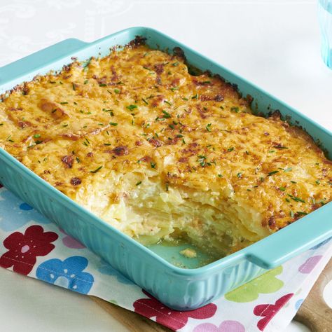 the pioneer woman cheesy scalloped potatoes Pioneer Woman Cheesy Potatoes, Scalloped Potatoes Pioneer Woman, Pioneer Woman Scalloped Potatoes, Pioneer Woman Recipes Dinner, Easy Spring Cocktails, Cheesy Scalloped Potatoes Recipe, Best Scalloped Potatoes, Potato Gratin Recipe, Cheesy Scalloped Potatoes