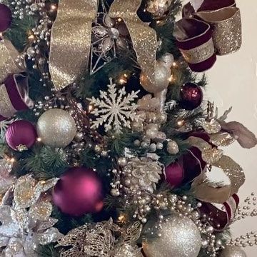 You had me at merlot! Love this glamorous gold & burgundy tree!🎄✨🍷 . . . . #kandadesigns #countdowntochristmas #christmascountdown #christmasdecorations #christmasdecor #christmasdecorating... Burgundy Rose Gold Christmas Tree, Christmas Tree Burgundy And Rose Gold, Burgundy And Champagne Christmas Tree, Rose Gold And Burgundy Christmas Tree, Gold And Burgundy Christmas Tree, Burgundy And Antique Gold Christmas Tree, Burgundy And Gold Christmas Tree Topper, Burgundy Christmas Tree, Rose Gold And Burgundy