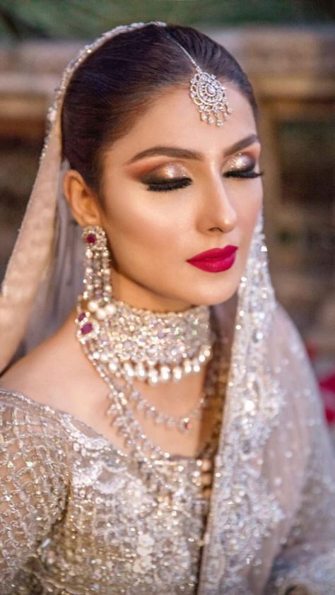 Ayeza Khan Wedding, Ayza Khan, Boho Makeup, Aiza Khan, Wedding Guest Makeup, Indian Wedding Bride, Pakistani Bridal Makeup, Bridal Makeup Images, Engagement Makeup