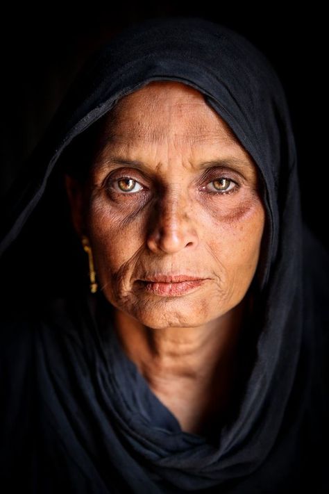 Face Drawing Reference, Old Faces, Photographie Portrait Inspiration, Genuine Smile, Face Reference, Best Portraits, Face Photography, Documentary Photographers, Old Woman