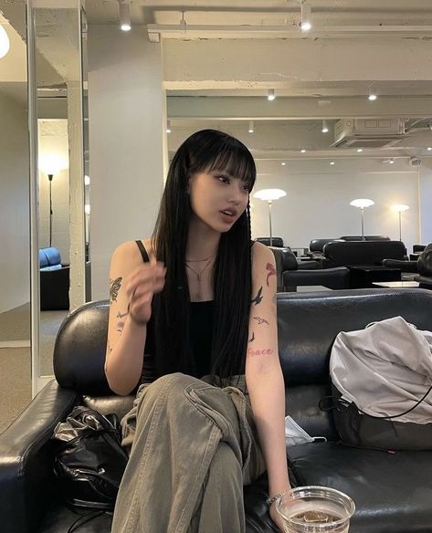 Korean Girl Tattoo, Rabastan Lestrange, Biker Aesthetic, 사진 촬영 포즈, Mood Instagram, Cute Poses, Pretty Selfies, Star Girl, Aesthetic Photography