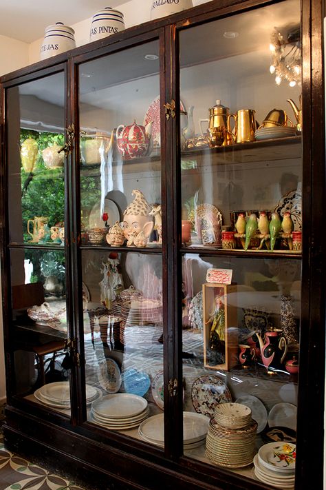 Dinning Display Cabinet, All Glass Display Cabinet, Display Cabinet In Living Room, Crokeries Cabinet, Vintage Crockery Unit, Display Cabinet Antique, Livingroom Display/storage Cabinet, Display Cabinet Kitchen, Display Cupboard