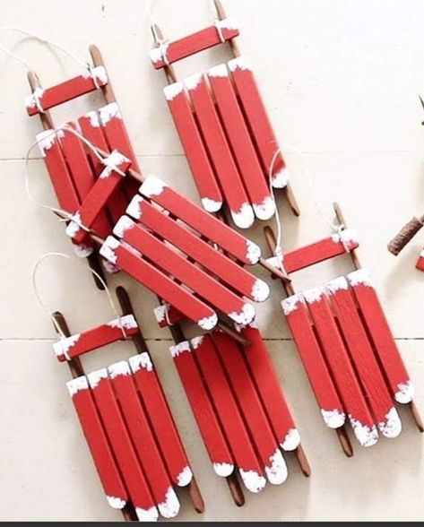 Diy Sled Decor, Cute Christmas Decor Diy, Christmas Crafts Diy Kids, Babysitting Crafts, Christmas Clothespins, Diy Christmas Village, Popsicle Crafts, Diy Christmas Ornaments Easy, Christmas Arts And Crafts