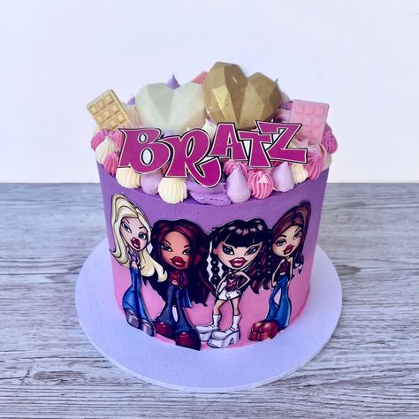 Bratz Doll Cake Ideas, Bratz Themed Birthday Party For Adults, Brats Birthday Party Ideas, Bratz Doll Birthday Party Ideas, Bratz Cake Ideas, Bratz Doll Cake, Bratz Party Decorations, Bratz Birthday Cake, Bratz Themed Birthday Party