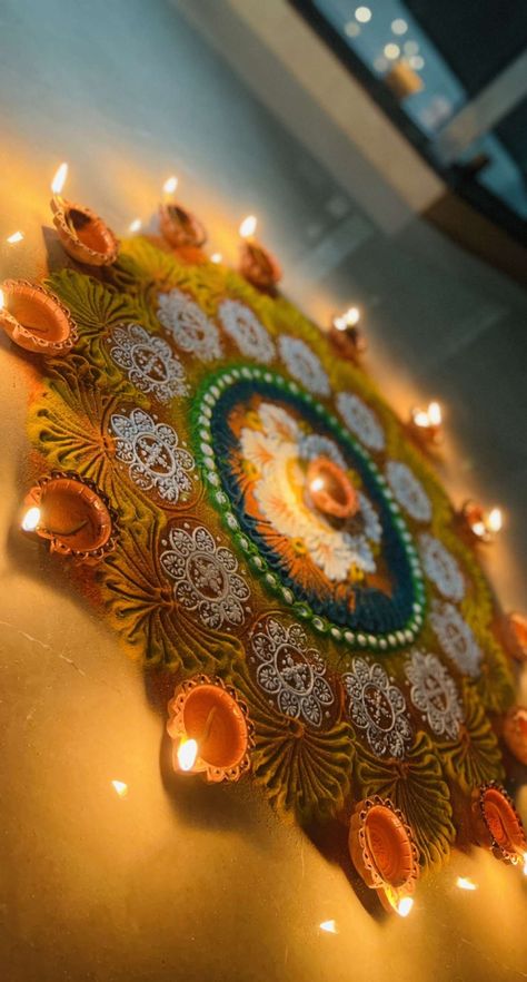 Rangoli Designs Photo, Diwali Asthetic Picture Rangoli, Diwali Beautiful Rangoli, Rangoli Instagram Story, Diwali Rangoli Snap, Diwali Rangoli Aesthetic, Diwali Diya Decorations At Home, Rangoli Photography, Diwali Puja Decorations At Home