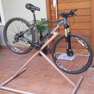 I did mine here in B...-EduardoL30 Homemade Bike Stand, Diy Bike Stand For Exercise, Diy Stationary Bike Stand, Bike Stand Diy, Bike Work Stand, Bicycle Repair Stand Diy, Bike Maintenance Stand, Bike Gadgets, Bike Repair Stand