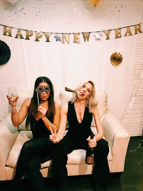 New Years Eve Captions, Captions For Instagram Friends, Winter Instagram Captions, New Years Eve Pictures, Christmas Instagram Pictures, Eve Instagram, New Year Photoshoot, New Year�’s Eve Outfit, Birthday Captions Instagram