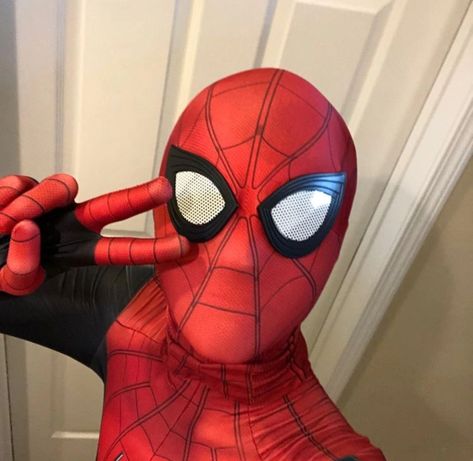 Ps4 Peter Parker, Spiderman Meme, Spiderman Girl, Spiderman Outfit, Parker Spiderman, Peter Parker Spiderman, Spandex Bodysuit, Spiderman Cosplay, Marvel Superhero Posters