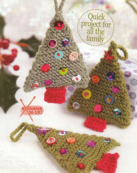 Small Christmas Tree Decorations, Christmas Crochet Gifts, Knitted Ornaments, Small Christmas Trees Decorated, Christmas Knitting Projects, Knit Christmas Ornaments, Green Christmas Tree Decorations, Knitted Christmas Decorations, Christmas Knits