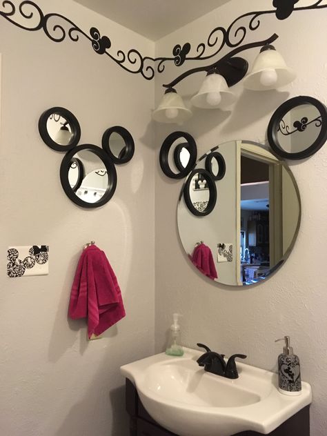 Disney Bathroom Ideas For Adults, Mickey Room, Disney Rug, Mickey Craft, Mickey Bathroom, Disney Decorations, Mickey Mouse Bathroom, Disney Themed Rooms, Disney Bathroom