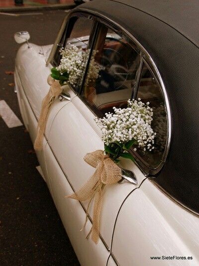 Pin de Anabel de diego en Bodas en 2022 | Coches de boda, Boda jeep, Decorar boda Bride Car, Wedding Car Deco, Decoration With Flowers, خواتم خطوبة, Wedding Church Decor, Just Married Car, Bridal Car, Wedding Car Decorations, Boda Diy