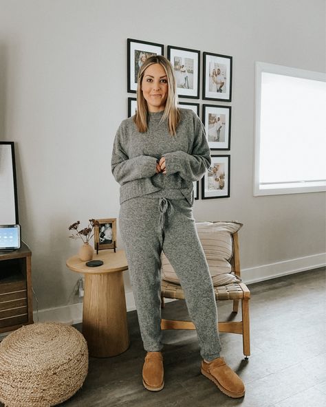 Shop Fine-knit Joggers and other curated products on LTK, the easiest way to shop everything from your favorite creators. Jogger Outfits, 2024 Era, Knit Joggers, 2022 Style, Joggers Set, Joggers Outfit, Outfits For Women, Fall 2022, Jogger Set