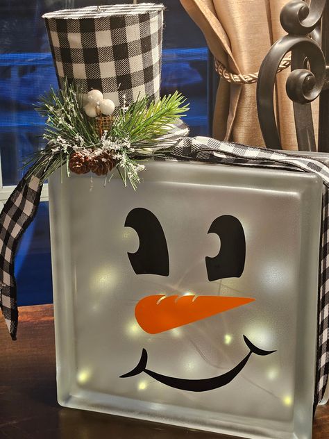 Gorgeous Lighted SnowWoman Glass Block Fall Glass Block Ideas, Christmas Glass Blocks With Lights, Glass Block Christmas Ideas, Halloween Glass Blocks, Glass Blocks Ideas, Decorated Glass Blocks, Glass Blocks With Lights, Glass Block Ideas, Lighted Glass Blocks Diy