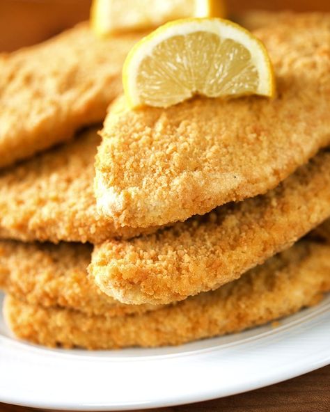 Come fare delle cotolette vegane con i ceci Milanese Recipe, Chicken Milanese, Veal Cutlet, Arugula Salad Recipes, Chicken Slices, Seasoned Bread Crumbs, Arugula Salad, Breaded Chicken, Gluten Free Chicken