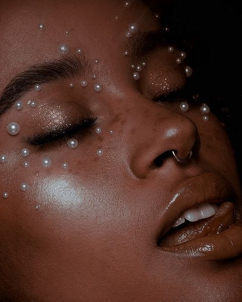 Pearl Tears Makeup, Water Droplet Makeup, Pearl Makeup Looks, Fae Ball, Cloud Makeup, Girl Skincare, How To Make Water, Makeup Aesthetic, Pretty Ppl