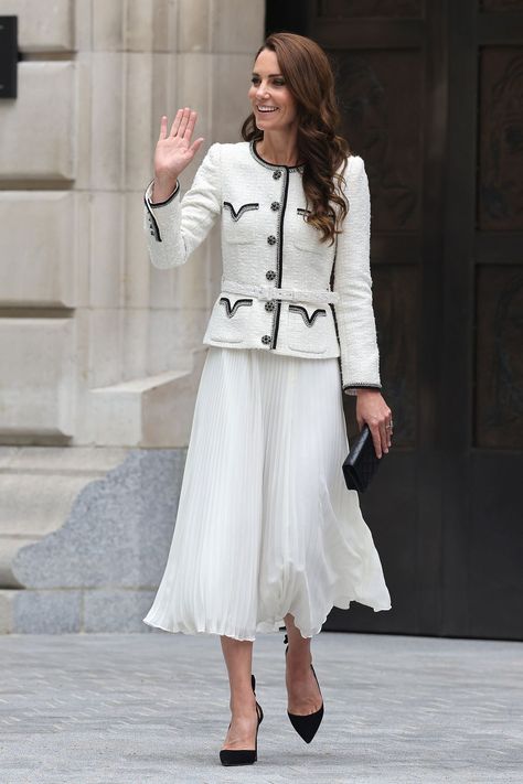 Kate Middleton Skirt, Kate Middleton Style Outfits, Düşes Kate, Princesse Kate Middleton, Looks Kate Middleton, Kate Middleton Dress, Princess Katherine, Kate Middleton Outfits, Elegant Outfit Classy