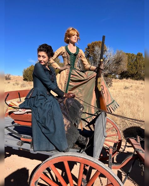 Family Western Costumes, Wild West Dresses, Old West Fashion, Wild West Dress, Wild West Clothing, Regency Outfits, Walker Independence, Western Steampunk, Lucy And Ethel