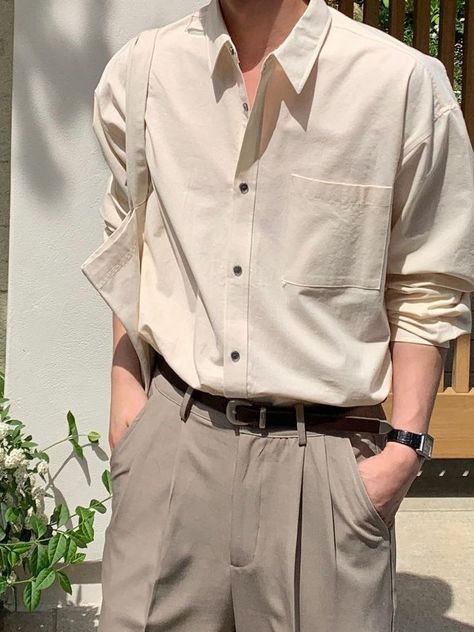 Semi Formal Graduation Outfit, Khaki Outfit Men, Light Academia Outfit Men, Guys Fashion Casual, Old Money Outfits, Mens Smart Casual Outfits, Smart Casual Menswear, Minimalist Fashion Men, Classy Outfits Men