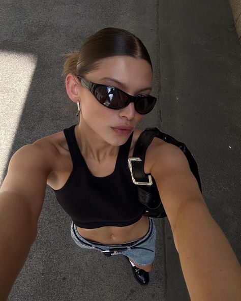 sophia_geiss ig Trad Goth Outfits, Goth Outfit Inspo, Sunglasses For Your Face Shape, Best Sunglasses, Self Portrait Poses, Selfie Poses Instagram, Insta Pictures, Model Aesthetic, Long Faces