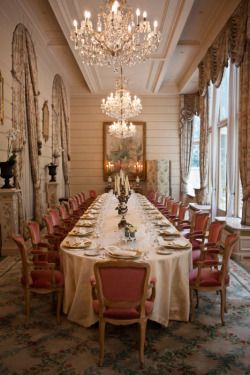 Fancy Dining Room, بيوت ملكية, Deco Disney, Parisian Wedding, Luxury Dining Room, Elegant Dining Room, Dining Hall, Formal Dinner, Luxury Dining