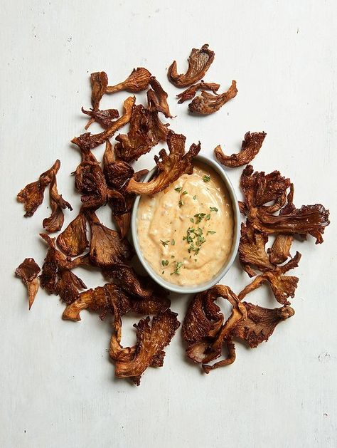 Mushroom Chips with Smoky Shallot Dip Paleo Snack Ideas, Shallot Dip, Paleo Mayonnaise Recipe, Paleo Snack Recipes, Paleo Diet Snacks, Mushroom Chips, Primal Eating, Mushrooms Recipes, Paleo Recipes Snacks