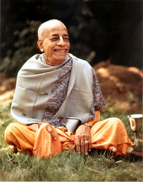 His Divine Grace A.C. Bhaktivedanta Swami Shreela Prabhupada! Original writings @:http://prabhupadabooks.com/ Radha Krishna Temple, Hare Krishna Mantra, Arte Yoga, Krishna Mantra, Srila Prabhupada, Bhakti Yoga, Divine Grace, Krishna Radha Painting, Radha Krishna Images