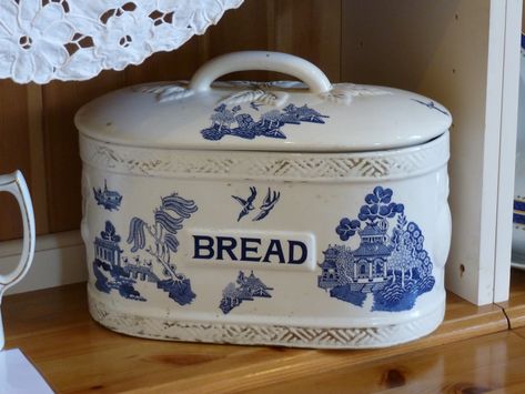 Ceramic bread bin. | In the house, Winterbourne House. | Ivan Ellis | Flickr Ceramic Bread Box, Pottery Kitchenware, Blue Willow Dishes, Crockery Design, Kitchen Wear, Blue Willow China, Blue Items, Blue Dishes, Blue White Decor