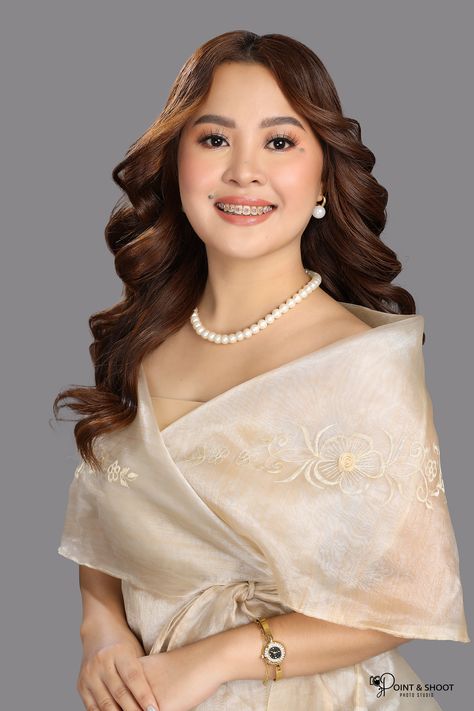 Hair For Graduation Pictorial, Filipiniana Graduation Picture, Hairstyle For Graduation Pictorial, Graduation Pictorial, Graduation Toga, Modern Filipiniana Dress, Graduation Look, Filipiniana Dress, Graduation Photography Poses