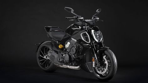 Ducati Diavel V4, Diavel V4, Bikes Black, Ducati Performance, Ducati Motor, Pretty Bike, Luxury Tableware, Bike Photo, Beautiful Bike