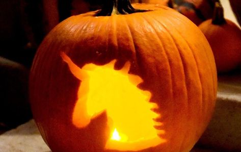 Unicorn carved pumpkin Check more at https://www.instengram.com/unicorn-carved-pumpkin/ Unicorn Pumpkin Carving, Unicorn Pumpkin Stencil, Easy Pumpkin Carving Patterns, Pumpkin Carving Ideas Easy, Cool Pumpkin Designs, Disney Pumpkin Stencils, Scary Pumpkin Carving Patterns, Printable Pumpkin Stencils, Pumpkin Carving Patterns Free