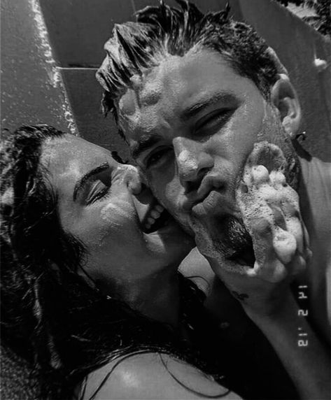 Bathing Together, Sweet Couple Pictures, Couple Message, Teen Relationships, Shower Pics, Goals Couple, Girlfriend Goals, Sweet Kisses