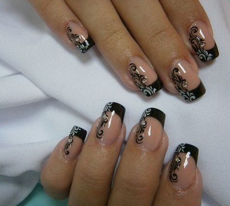 Nail Ideas Emo, Y2k Nails Design, Emo Nails Acrylic, Grunge Nail Ideas, Early 2000 Nails, 2000 Nails, Nails 2000s, 2000s Nails Acrylic, Nails Emo