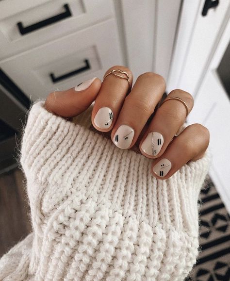 Subtle Nail Art, Boho Nails, Subtle Nails, Minimal Nails, Short Nails Art, Her Nails, Fall Nail Colors, Minimalist Nails, Short Acrylic Nails