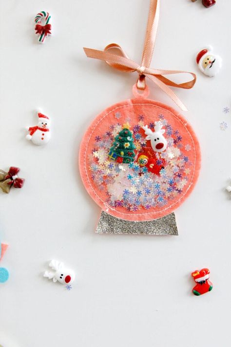 Snowglobe Christmas Ornaments, Diy Snowglobe Ornament, Homemade Ornaments Kids, Dollar Tree Snow Globe Ornament, Laminated Snow Globe Ornament, Snow Globe Felt Ornament, Snow Globe Tree Ornament, Felt Snowglobe Ornament, Snow Globe Crafts