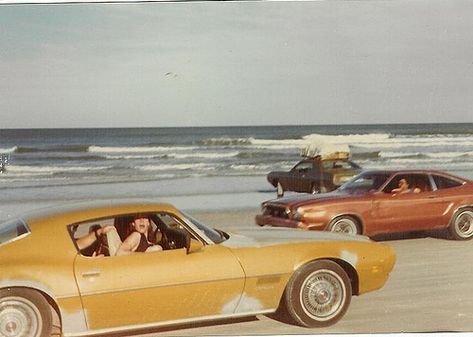 Daytona Beach 1980s.  Definitely our idea of a day at the beach. Playlist Pics, Terrence Loves You, Cars Driving, 70s Summer, Daytona Beach Bike Week, Vintage Feeling, School Vibes, 70s Aesthetic