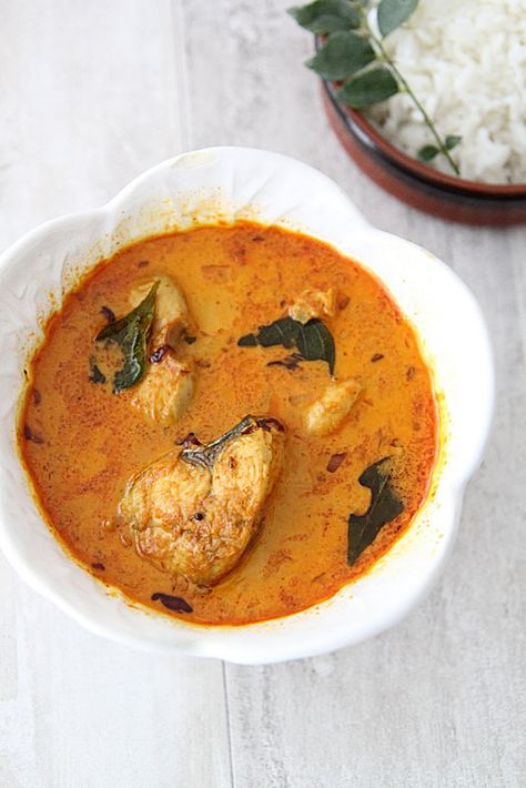 Kerala Fish Curry Recipes, Kerala Style Fish Curry, Fish Coconut Milk, Coconut Milk Fish Curry, Mango Fish Curry Kerala, Kerala Prawn Curry, Goan Fish Curry, Fish In Coconut Milk, Kerala Fish Curry