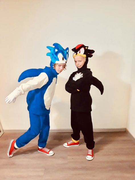 DIY Costume Sonic The Hedgehog Costume Kids Diy, Sonic And Shadow Costume, Shadow Sonic Costume, Sonic The Hedgehog Halloween, Sonic Costumes, Sonic The Hedgehog Costume, Hedgehog Costume, Shadow Costume, Sonic Costume