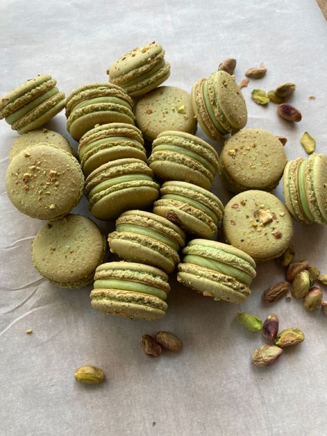 Pistachio Aesthetic, Pistachio Macaron, Broma Bakery, Shamrock Shake, Love Your Wife, Macaron Recipe, Coffee Aesthetic, Easter Cakes, 15th Birthday