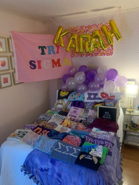 Sorority Bed Decoration, Sorority Bed Decoration Big Little, Big Little Bed Decorating, Big Little Reveal Basket, Big Little Room Decorations, Big Little Bed Decorating Sorority, Sorority Diy, Big/little Baskets, Big Little Canvas