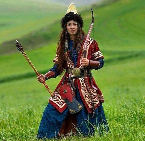 Cool garb Ethno Style, Bow And Arrow, Folk Costume, People Of The World, World Cultures, 인물 사진, Mongolia, Historical Clothing, Historical Fashion