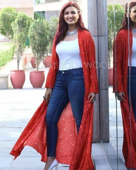 Long Shrugs Outfit Jeans, Long Shrugs Outfit, Shrug Outfits, Goa Outfits, Long Shrug, Cape Set, Long Gown Design, Parineeti Chopra, Kurti Design