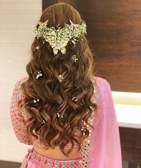 Floral Fiesta: 13 Types of Flowers For Your Bridal Hairstyle | ShaadiSaga Jipsys Flower Hairstyles, Events Hairstyles, Hairstyle Engagement, Reception Hairstyle, Desi Hair, Natural Hair Hairstyles, Hairstyle Natural Hair, Reception Hairstyles, Asian Hairstyles