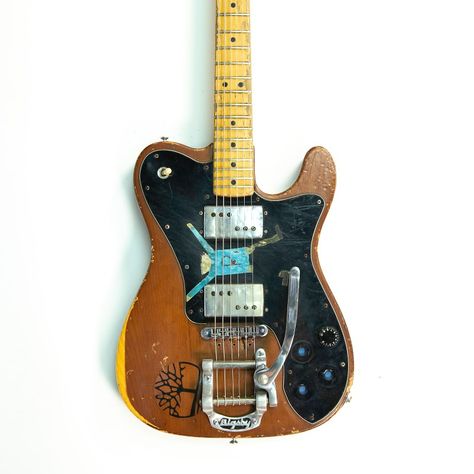 One of Lee Ranaldo's Fender Telecaster Deluxes Fender Telecaster Deluxe, Custom Telecaster, Telecaster Deluxe, Electric Guitar And Amp, Electric Guitar Design, Midwest Emo, Telecaster Guitar, Cool Electric Guitars, Sonic Youth