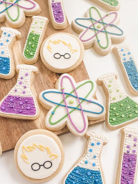 Biology Cookies, Science Themed Party, Food Chemistry, Scientist Birthday Party, Science Birthday Party Ideas, Scientist Birthday, Science Birthday, Happy Birthday Cupcakes, Science Party